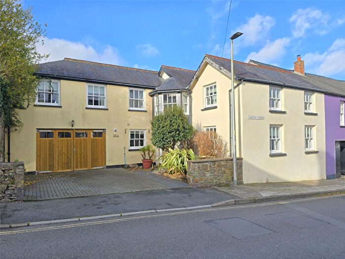 4 Bedroom End Of Terrace House For Sale In Castle Street, Great Torrington, Devon, EX38