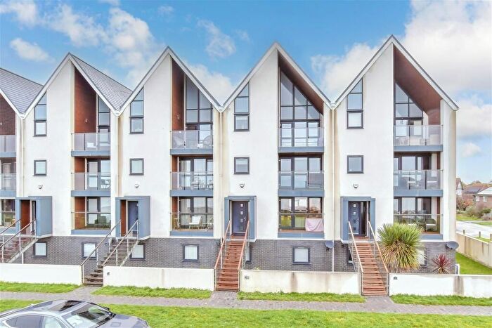 3 Bedroom Town House To Rent In Marine Parade, Littlestone, New Romney, TN28