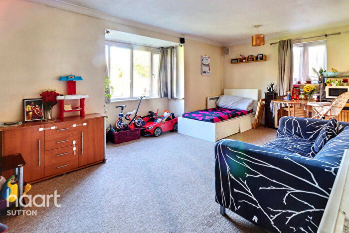 1 Bedroom Flat For Sale In Cheam Road, Sutton, SM1