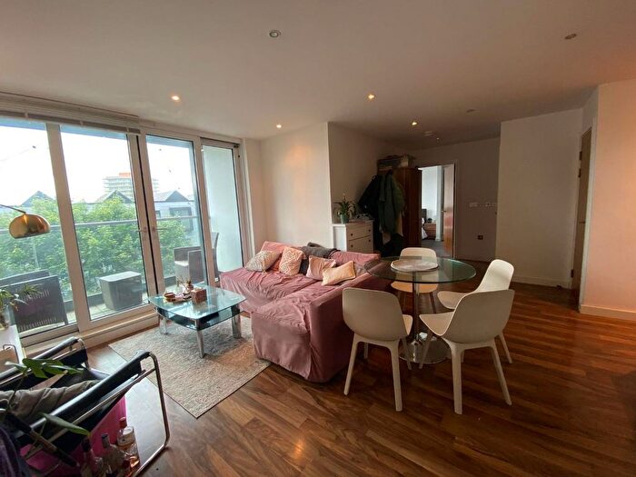 2 Bedroom Flat To Rent In Milliners Wharf, Munday Street, Manchester, M4