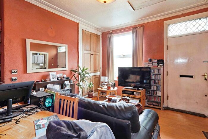 2 Bedroom Terraced House For Sale In Ashton Road, Leeds, LS8