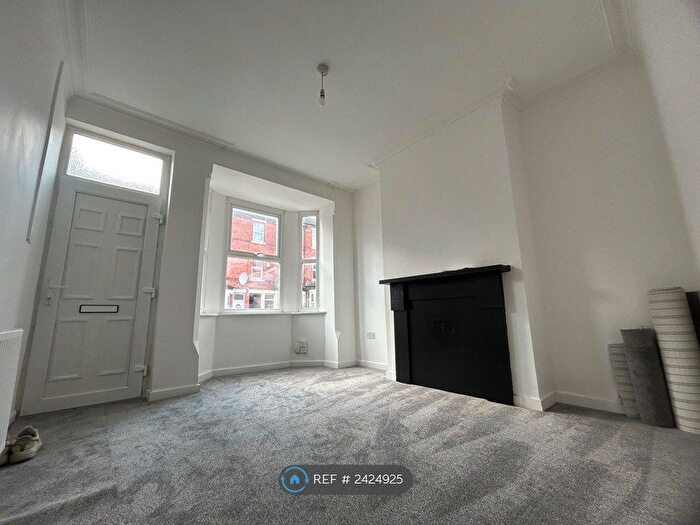 3 Bedroom Terraced House To Rent In Burford Road, Nottingham, NG7