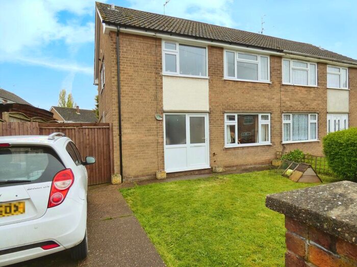3 Bedroom Semi-Detached House To Rent In Valley Road, Bilsthorpe, NG22