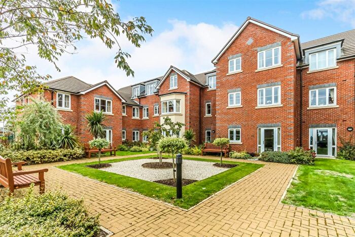 2 Bedroom Flat For Sale In Mckinlay Court, Tresham Close, Kettering, NN15