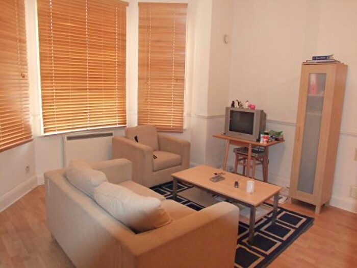 1 Bedroom Flat To Rent In Walm Lane, Willsden Green, NW2