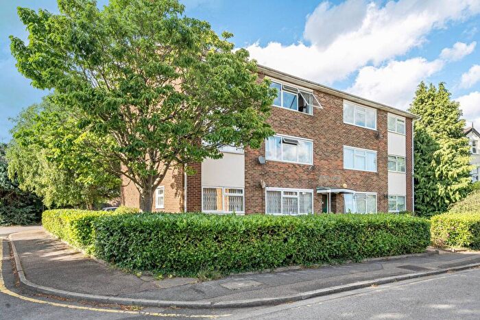2 Bedroom Flat To Rent In Temple Close, Finchley Central, N3