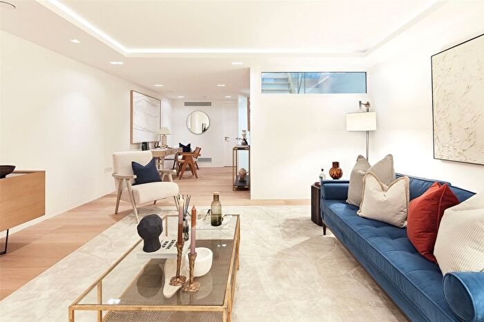 3 Bedroom Detached House To Rent In Victoria Mews, London, W11