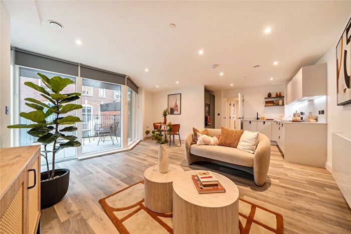 2 Bedroom Flat For Sale In Tweedy Road, Bromley, BR1