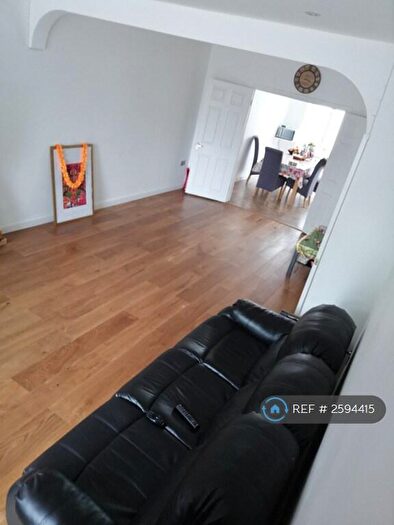 3 Bedroom Semi-Detached House To Rent In Shrivenham Road, Swindon, SN1