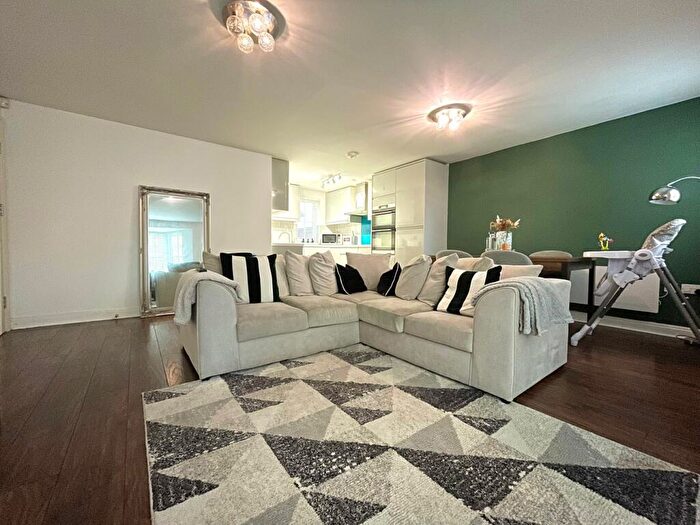 2 Bedroom Apartment For Sale In Tenby Grove, Kingsmead, Milton Keynes, MK4