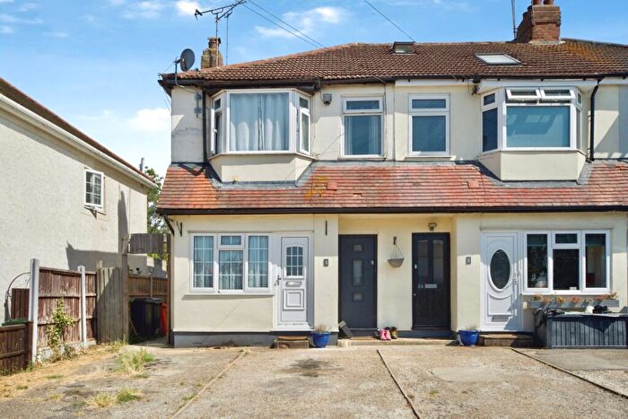 1 Bedroom Maisonette For Sale In The Parade, North Road, Havering-Atte-Bower, Romford, RM4