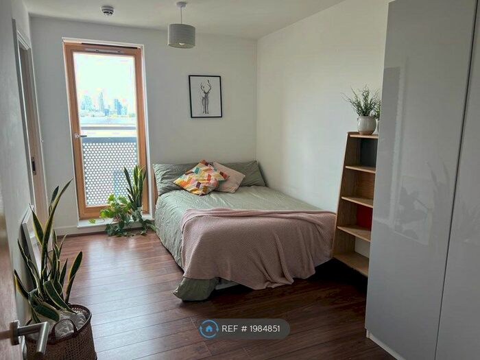 2 Bedroom Flat To Rent In Rathnew Court, London, E2