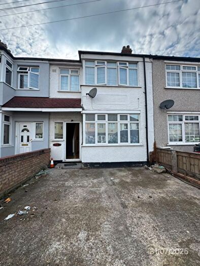 4 Bedroom Terraced House To Rent In Temple Avenue, Dagenham, Essex, RM8