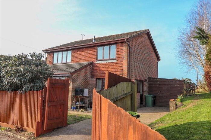 4 Bedroom Detached House For Sale In Park Farm Close, Etchingham, TN19
