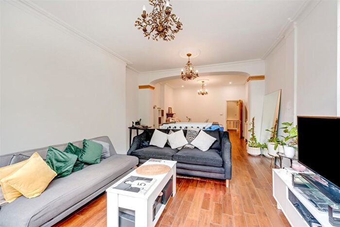 2 Bedroom Flat For Sale In Brondesbury Villas, Queens Park, London, NW6