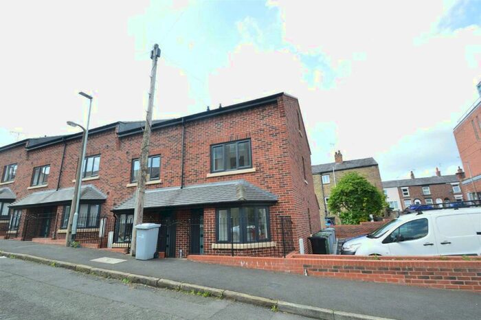 3 Bedroom Mews To Rent In Newton Street, Macclesfield, SK11