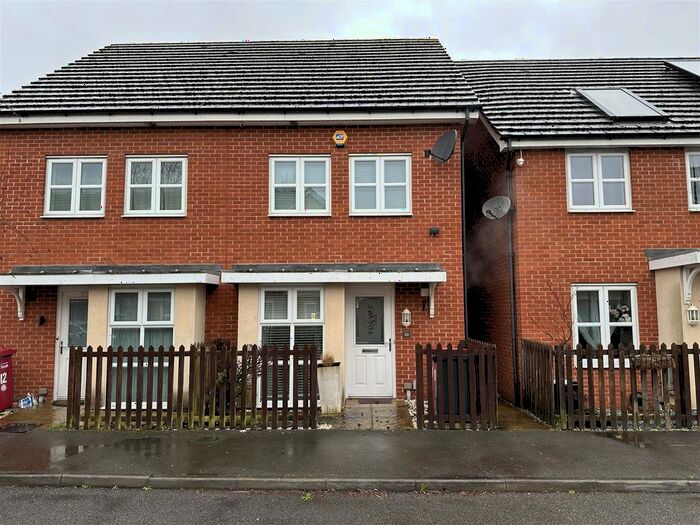 2 Bedroom Semi-detached House To Rent In Amesbury Road, Slough, SL1