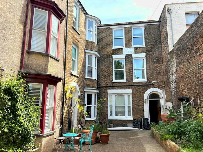 2 Bedroom Flat To Rent In Kent Place, Ramsgate, CT11