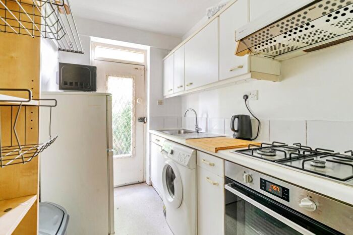 1 Bedroom Flat To Rent In Hermitage Lane London, NW2