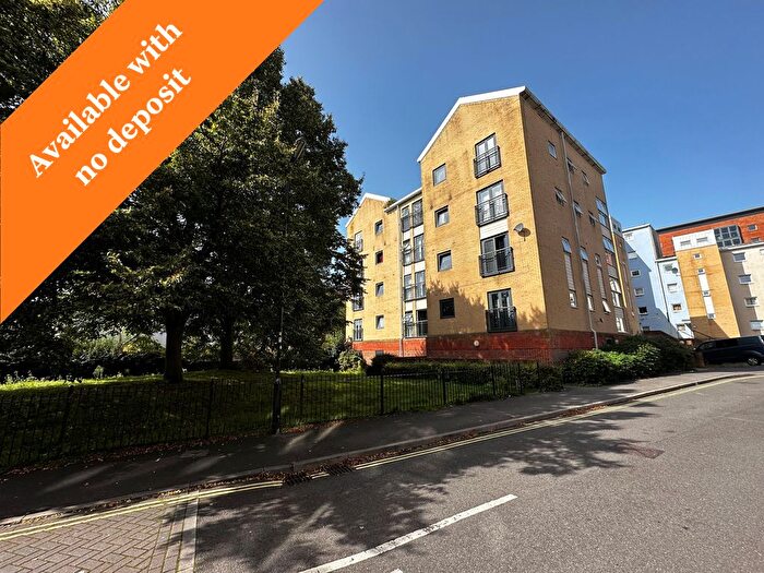 3 Bedroom Flat To Rent In White Star Place, Southampton, SO14