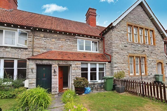 2 Bedroom Cottage To Rent In Wilfrid Road, Street, Somerset, BA16