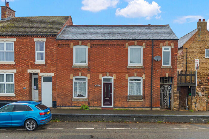 3 Bedroom Semi Detached House For Sale In Kettering Road, Broughton, NN14