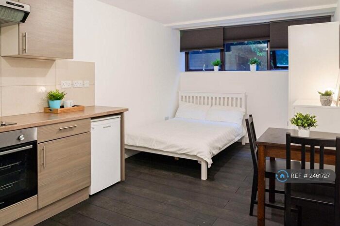 Studio To Rent In Edgware Road, London, NW2