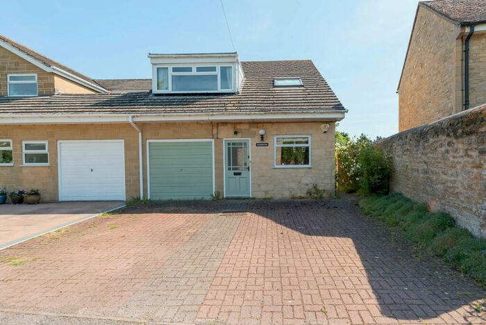 3 Bedroom Semi-Detached House For Sale In Bell Lane, Cassington, OX29