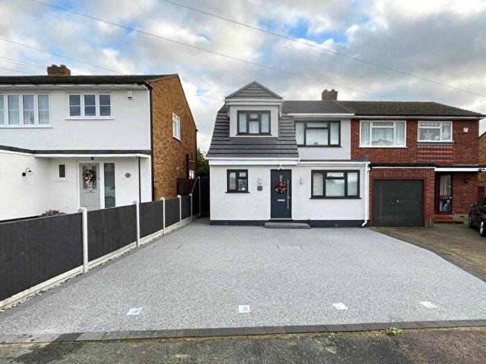 3 Bedroom Semi Detached House For Sale In Plough Rise, Cranham, Essex, RM14