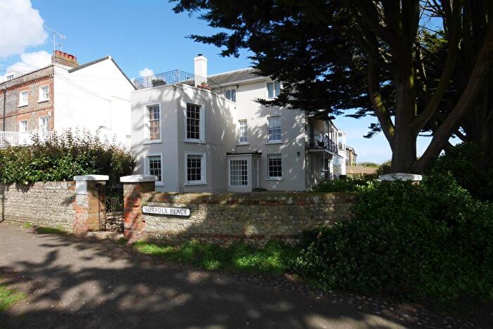 2 Bedroom Apartment For Sale In Norfolk Place, Littlehampton, BN17