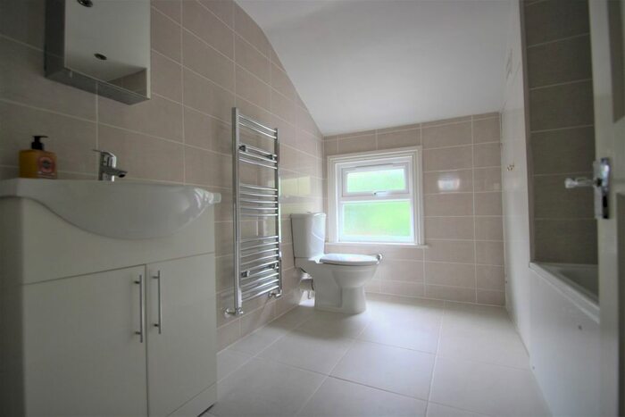 2 Bedroom Terraced House To Rent In Long Lane, London, N3