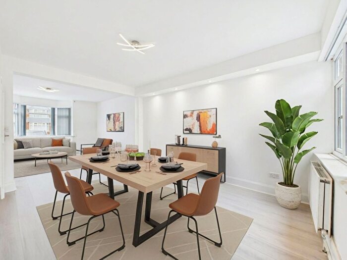 3 Bedroom Semi-Detached House For Sale In Oakdale Road, Nottingham, NG3