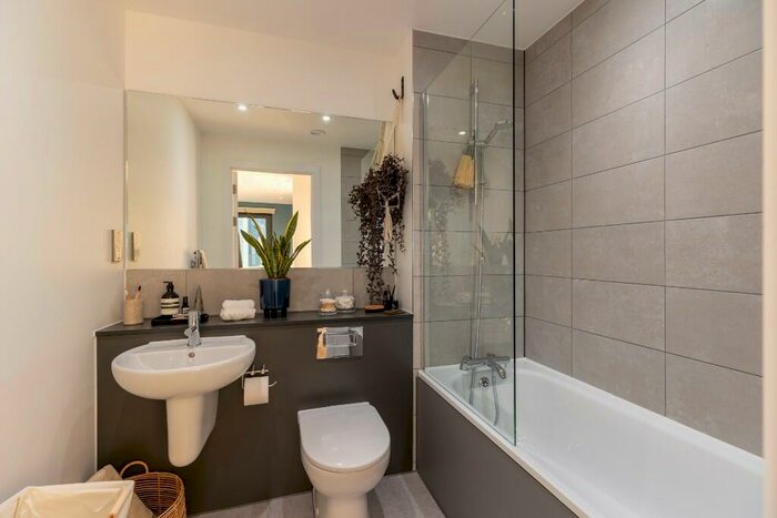 3 Bedroom Flat To Rent In Flat, Pall Mall, Liverpool, Merseyside, L3