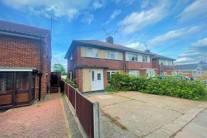 1 Bedroom Flat To Rent In Flemming Crescent, Leigh-On-Sea, SS9