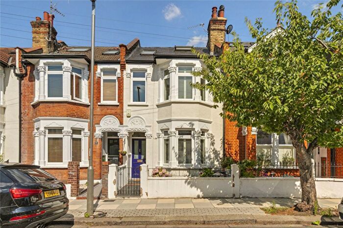 4 Bedroom Detached House To Rent In Muncaster Road, London, SW11