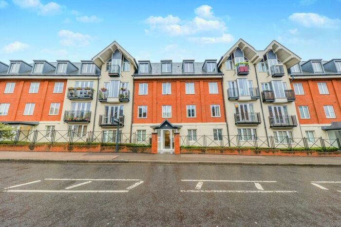 2 Bedroom Apartment To Rent In Benedictine Place, AL1