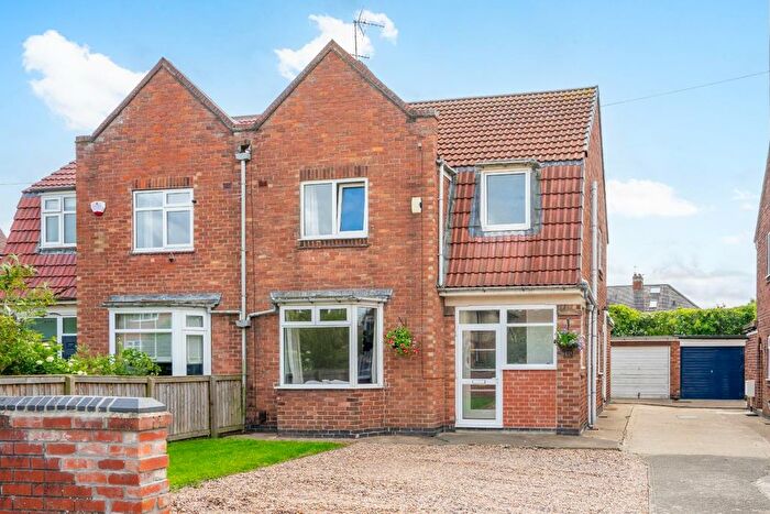 3 Bedroom Semi-Detached House For Sale In Byland Avenue, York, YO31