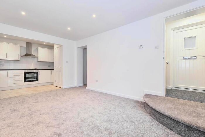 2 Bedroom Flat To Rent In Frogmoor, High Wycombe, HP13