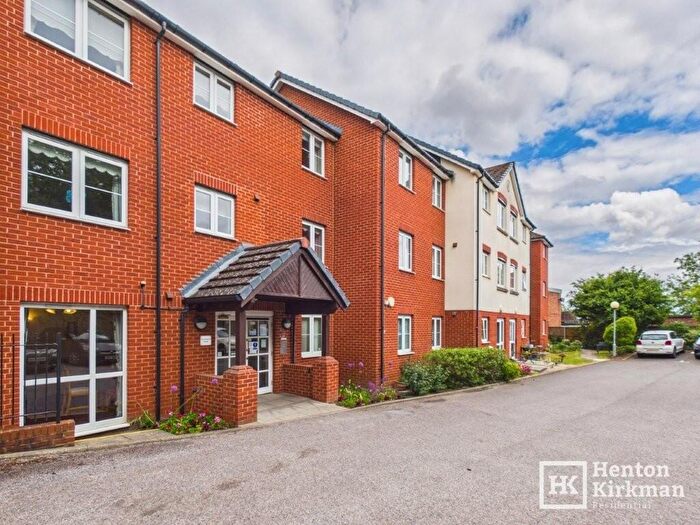 2 Bedroom Flat For Sale In Southend Road, Billericay, Essex, CM11