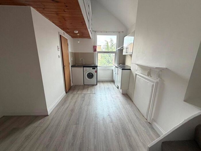Studio To Rent In Cricklewood Broadway, Cricklewood, London, NW2