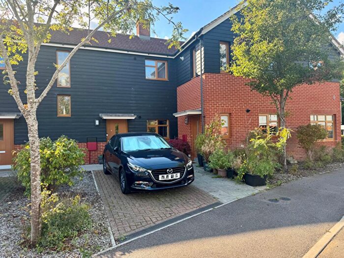 2 Bedroom Maisonette For Sale In Whitmore Way, Horley, RH6