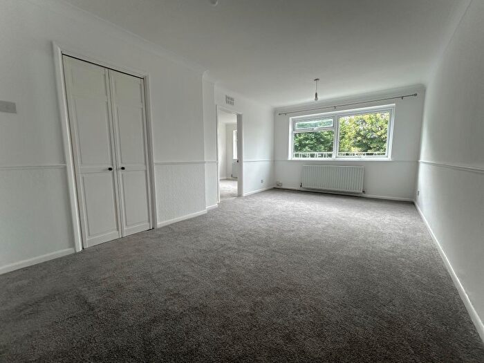 1 Bedroom Flat To Rent In Robin Hood Lane, SM1