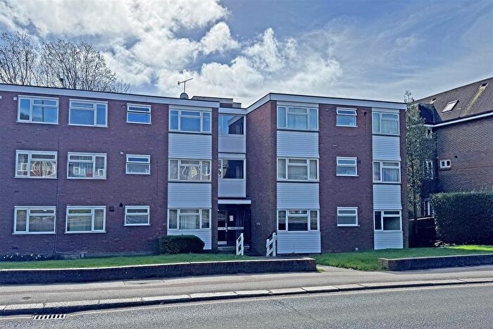 2 Bedroom Flat For Sale In Station Road, Redhill, RH1