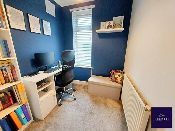3 Bedroom Semi-Detached House For Sale In Welbeck Avenue, Chadderton, Oldham, OL9