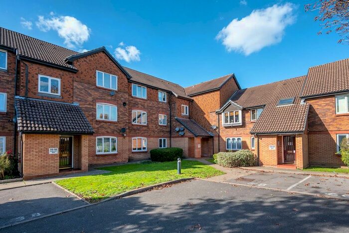 2 Bedroom Flat To Rent In Shelley Way, Wimbledon, London, SW19