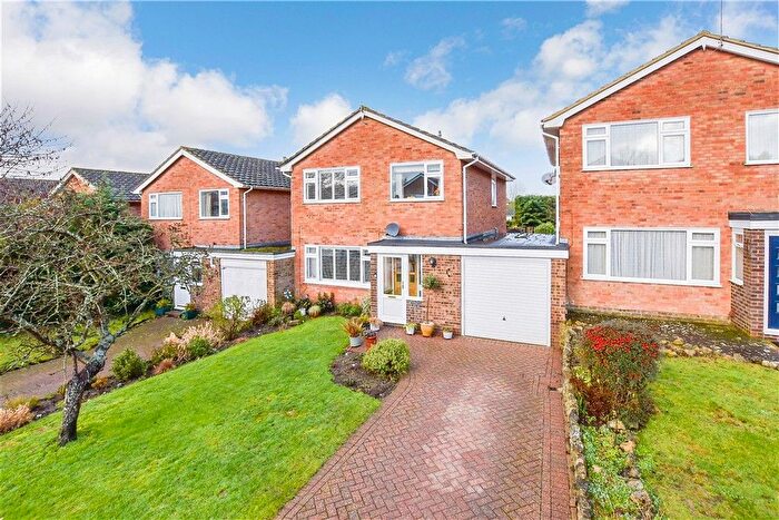 3 Bedroom Link Detached House For Sale In Birling Avenue, Bearsted, Maidstone, Kent, ME14