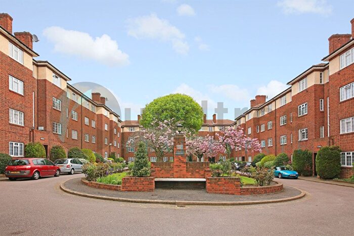 2 Bedroom Flat To Rent In Danescroft, Brent Street, Hendon, NW4