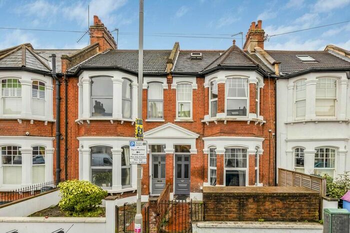 2 Bedroom Flat To Rent In Laitwood Road, London, SW12