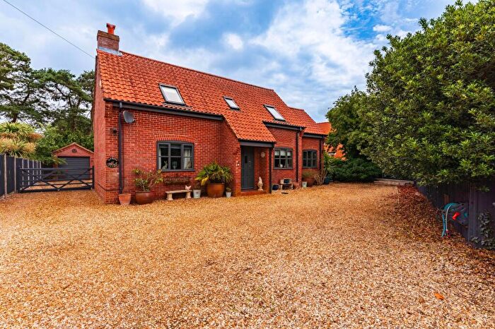 4 Bedroom Detached House For Sale In Old Fakenham Road, Foxley, NR20