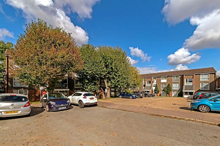2 Bedroom Flat To Rent In Cuffley Court, Hemel Hempstead, HP2